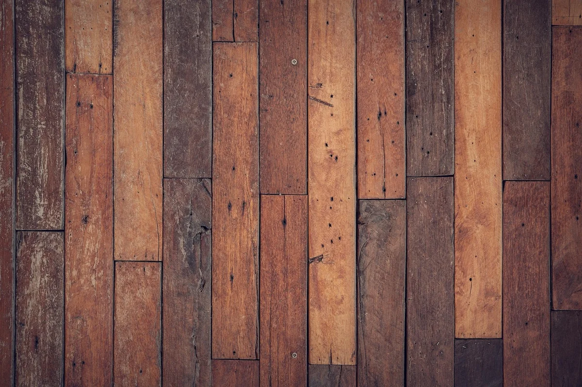 Comment rattraper le niveau de votre plancher bois en 2026 : astuces et conseils
