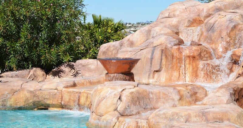 Habillage bois piscine tubulaire : la solution élégante et durable