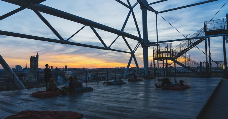 Agrandir une terrasse surélevée en béton : le cas complexe