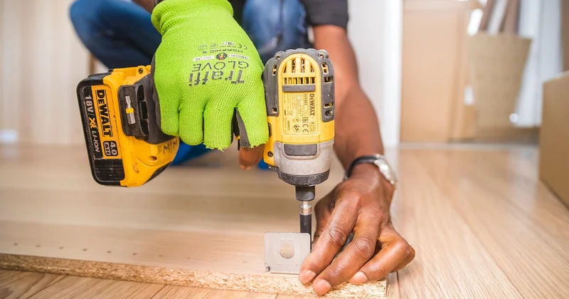 Le montage IKEA, BUT et enseignes : ce que ça coûte vraiment