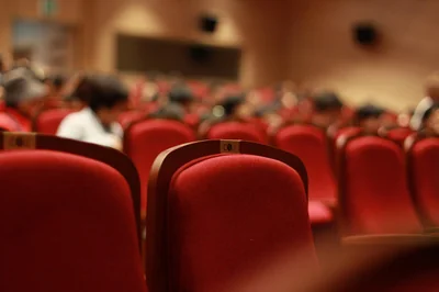 Comment rénover une clôture en bois sans se ruiner en 2026 : guide complet