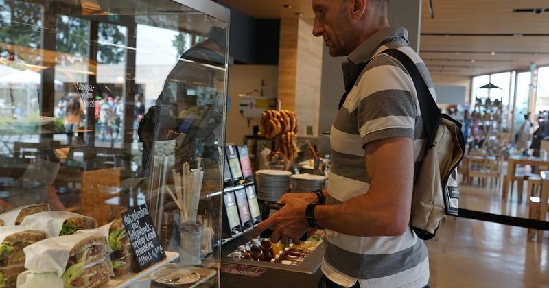 15 idées de décoration de vitrine de boulangerie qui font saliver