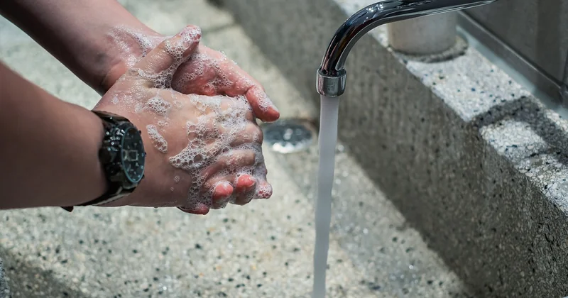 Carrelage mural : quelle hauteur pour le lave-mains ?
